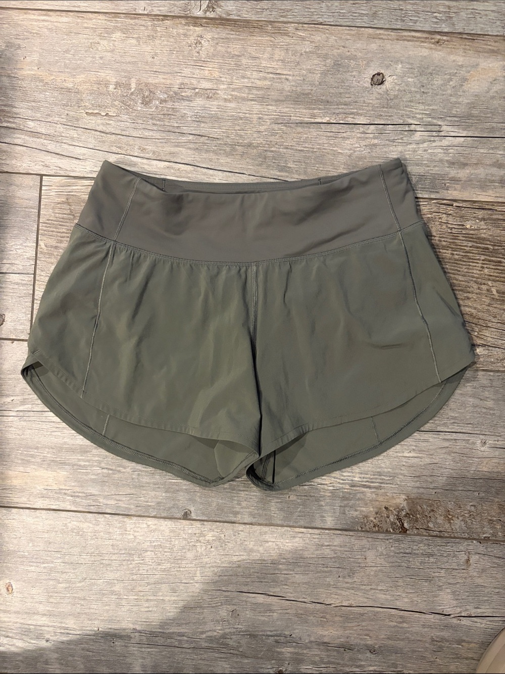 Lululemon speed shorts olive green sz 6 Tall hi waist